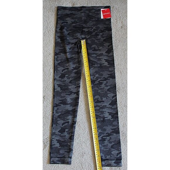 New w/Tags - Spanx Look At Me Now Seamless Leggings in Heather Camo, size Med - Picture 7 of 10